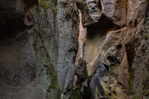 Crack-in-the-Ground